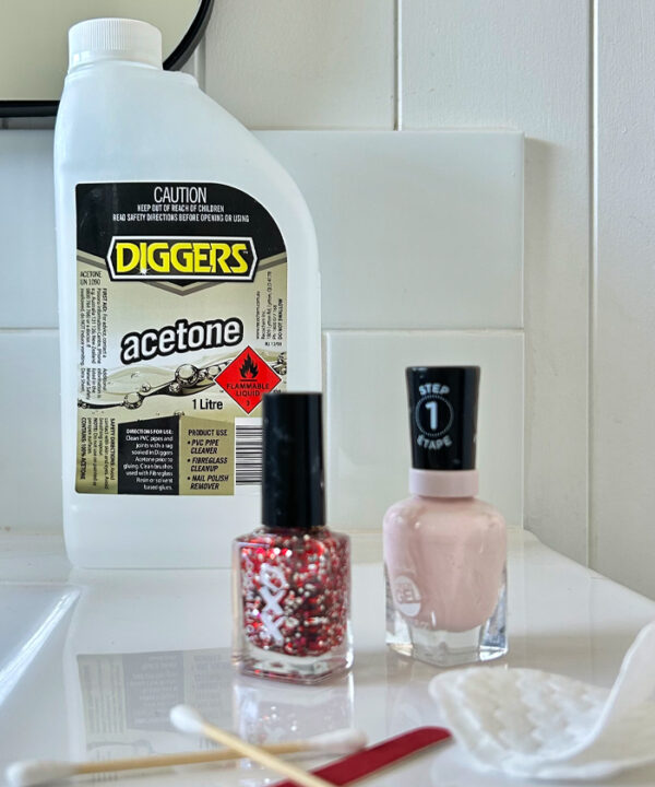 DIGGERS™ Acetone removes nail polish