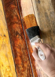 Restore wooden furniture with DIGGERS™ Linseed Oil