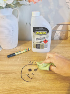 DIGGERS™ Acetone removes permanent marker