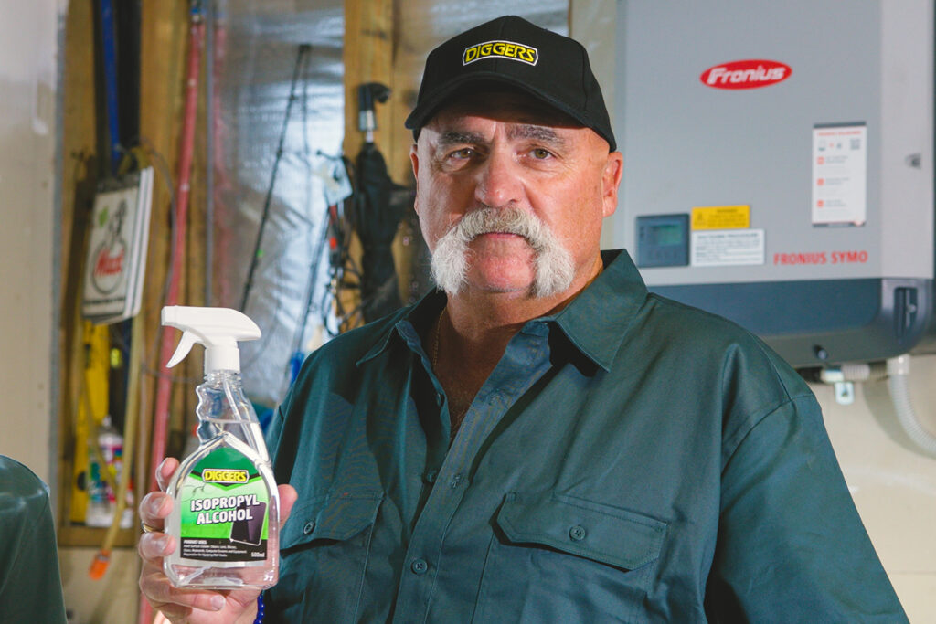 DIGGERS™ Isopropyl Alcohol: Smudge Killer, Germ Smasher, Reel Saver